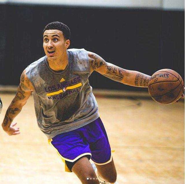 配合年轻球 配合年轻球