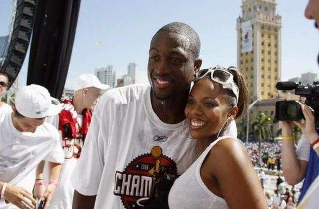 直击肋部 直击肋部