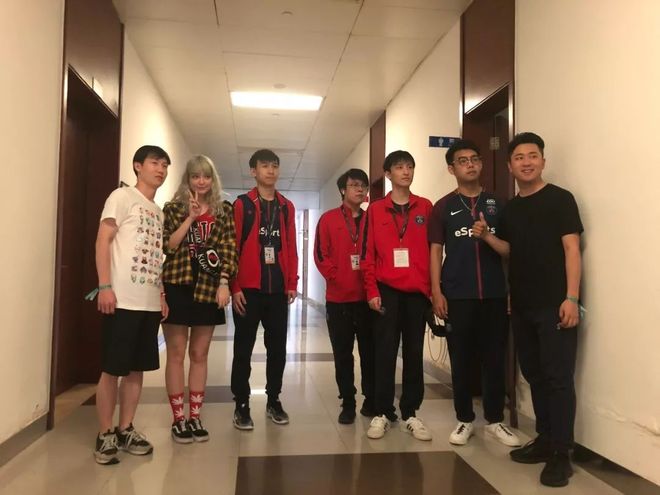 翼卫低平球